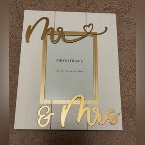 Gold 'Mr & Mrs' Photo Frame